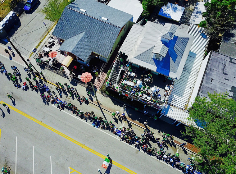 Located in the Historic District of Downtown Melbourne, FL, Mainstreet Pub & Restaurant has Local, Fresh Food & Drinks.